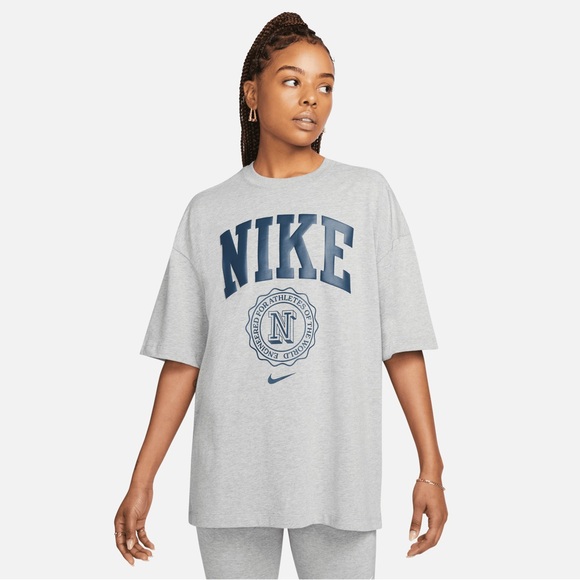 NWOT / Nike Women's Campus T-Shirt / Size S (4-6) - Picture 3 of 10